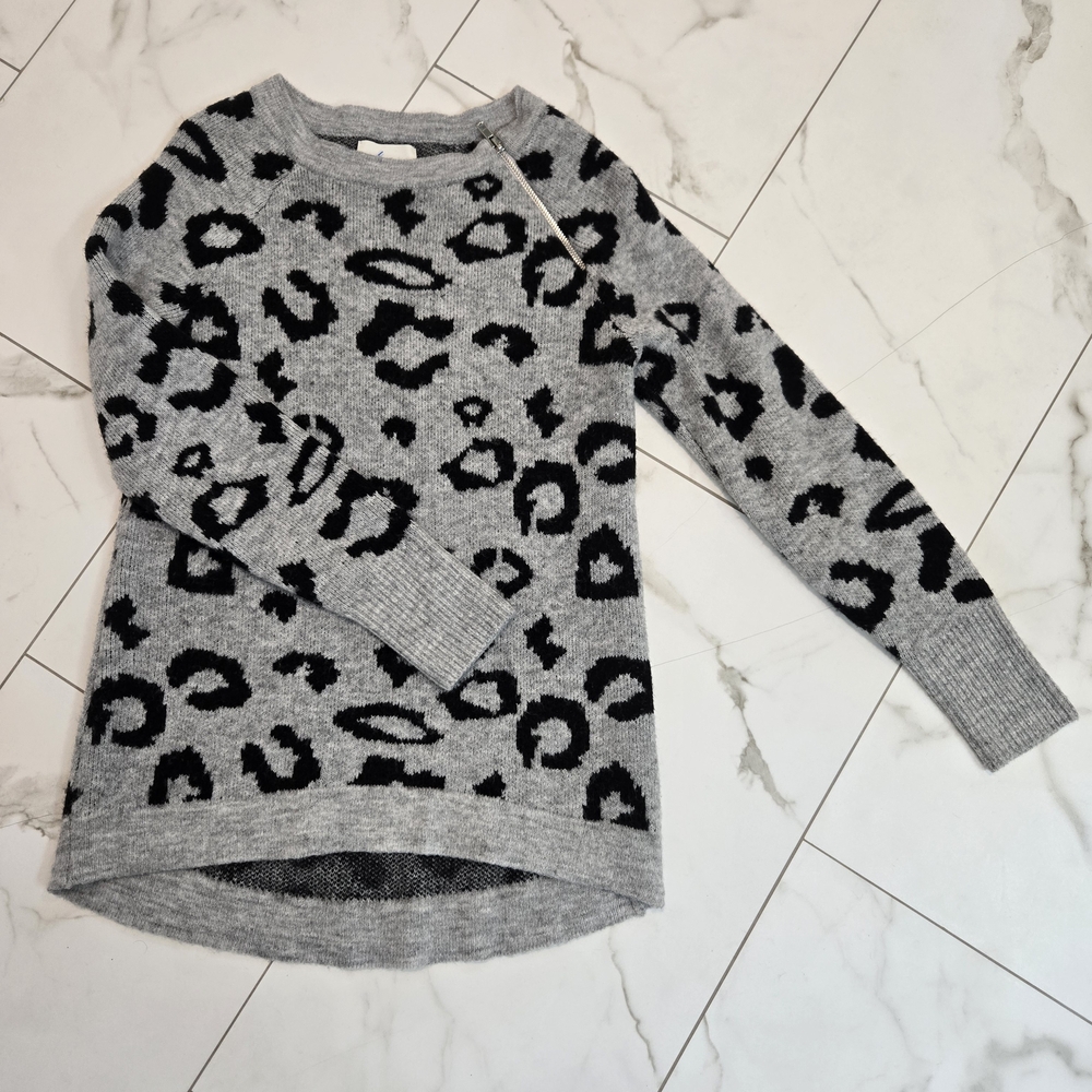 Abercrombie & Fitch Gray Black Leopard Animal Print Neck Zipper Sweater Size XS